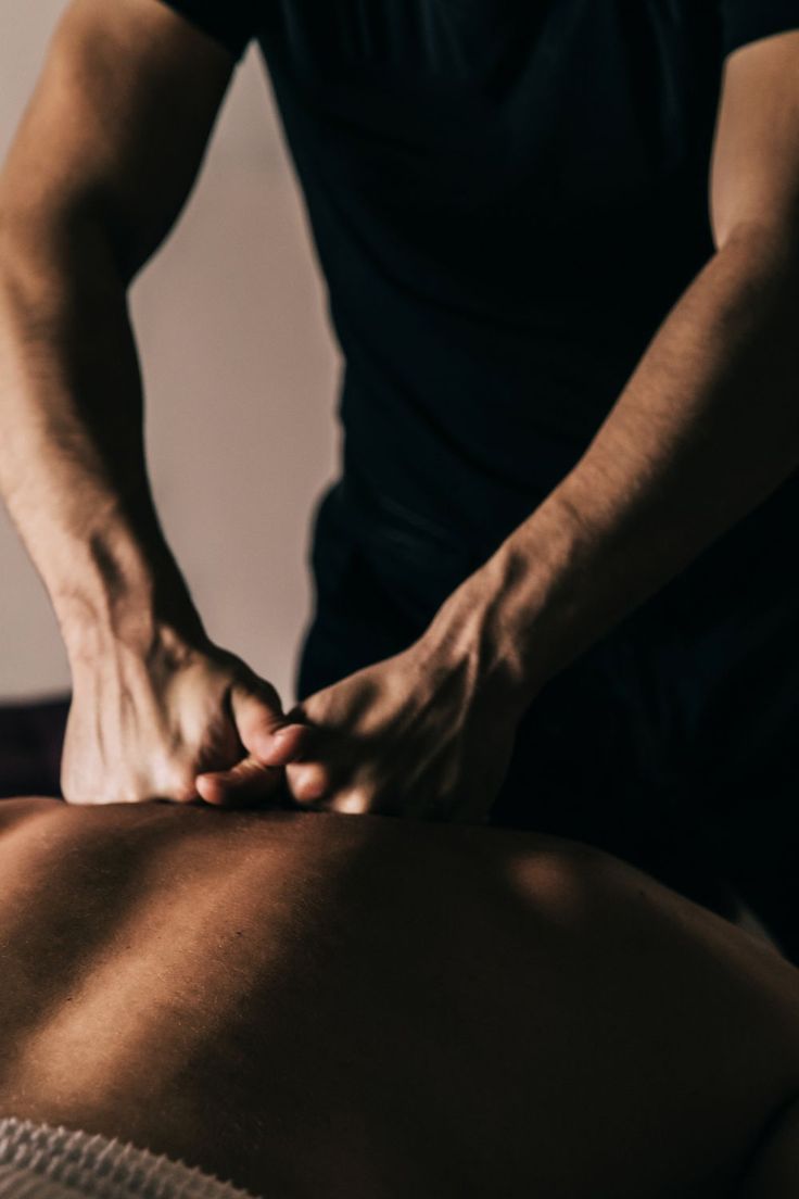 Sesión de terapia manual fisioterapéutica en Salamanca